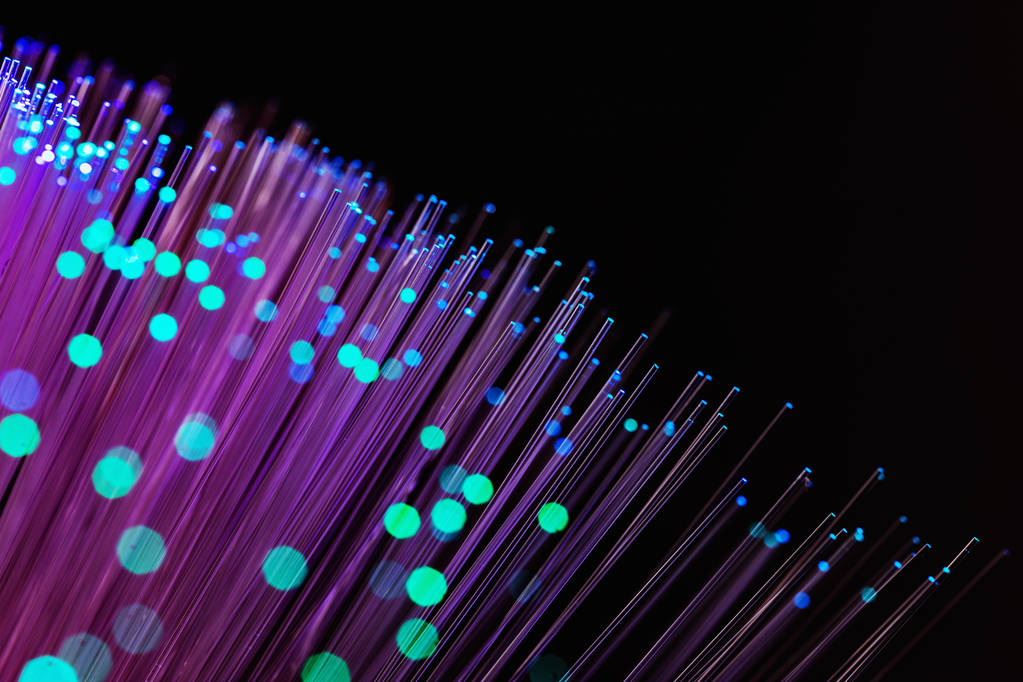 将分享今年物理学奖另一半奖金