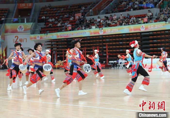 海南三亚全国性民族传统体育盛会上，云南羊头