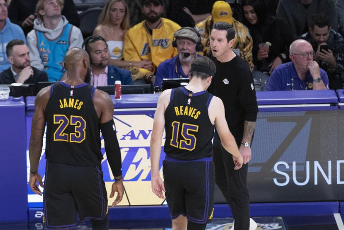 41岁詹姆斯引领新时代篮球打法 三双数据刷新纪