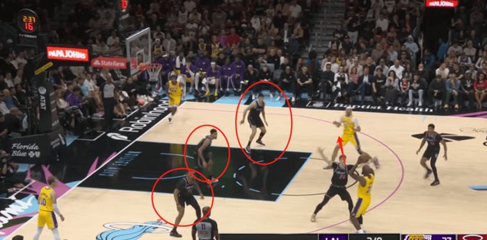 詹姆斯角色蜕变助力湖人进攻体系升级