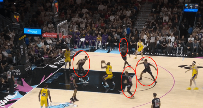 詹姆斯角色蜕变助力湖人进攻体系升级