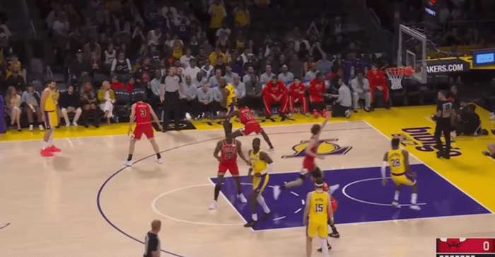 詹姆斯角色蜕变助力湖人进攻体系升级