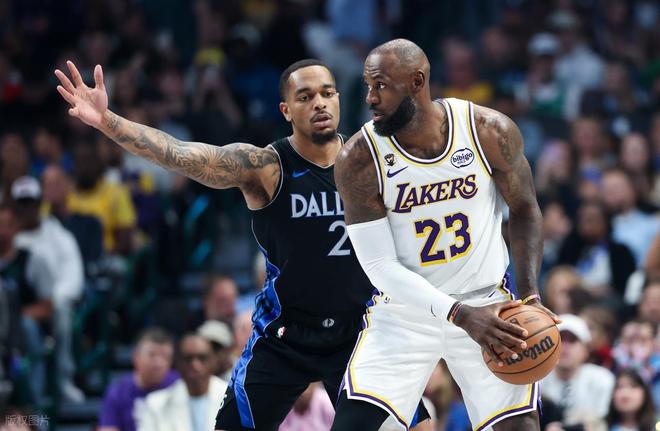 独行侠力克湖人，弗拉格45+8+9率队取胜 詹姆斯单