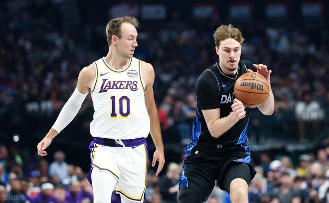 独行侠力克湖人，弗拉格45+8+9率队取胜 詹姆斯单