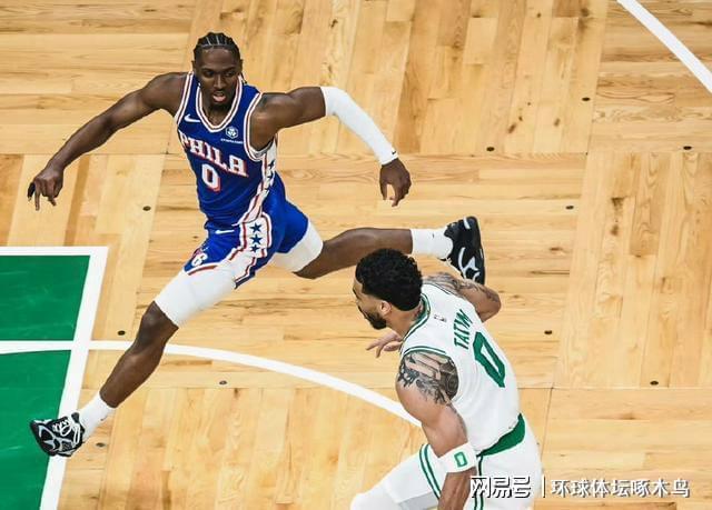 波士顿凯尔特人横扫费城76人，系列赛先拔头筹